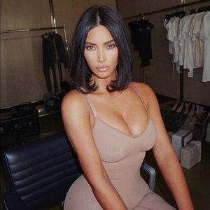 SKIMS | SCULPTING BODYSUIT MID THIGH | CLAY S/M